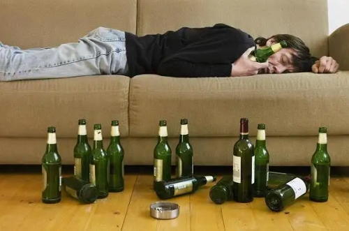 为什么喝完酒会宿醉？为什么有的酒喝完更容易宿醉？为什么有些人更容易宿醉？(图3)